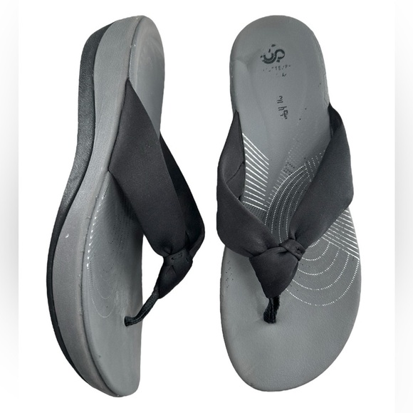 Clarks Cloudsteppers Arla Gilson Black Comfort Flip Flop Sandals - Picture 1 of 10